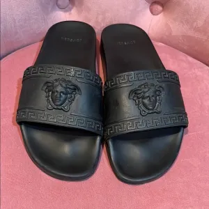 MEN’S VERSACE BLACK SLIDES