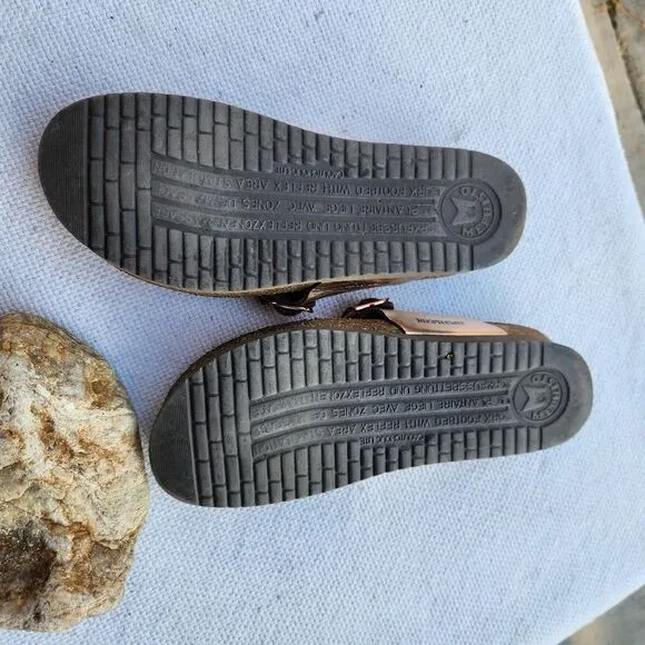 Mephisto gold slide on sandals