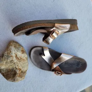Mephisto gold slide on sandals