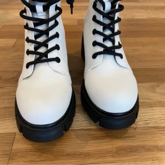MIA White Lug Sole Lace Up Boots Size 7 NWT