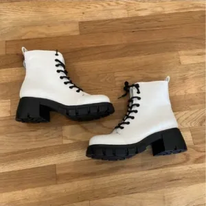 MIA White Lug Sole Lace Up Boots Size 7 NWT