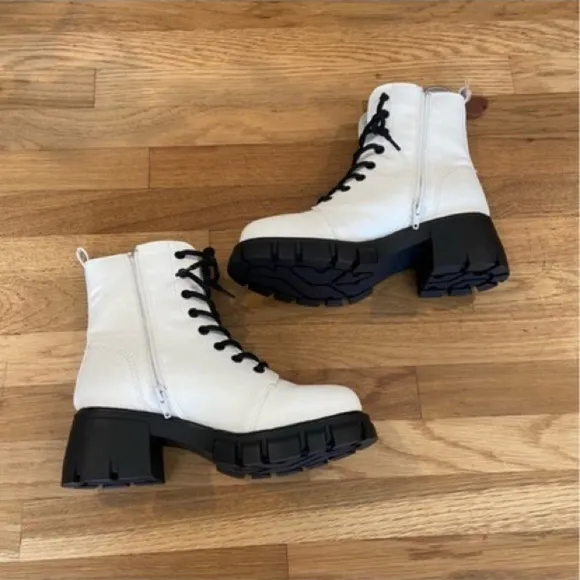 MIA White Lug Sole Lace Up Boots Size 7 NWT