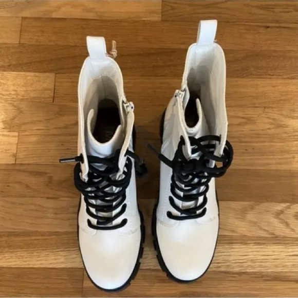 MIA White Lug Sole Lace Up Boots Size 7 NWT