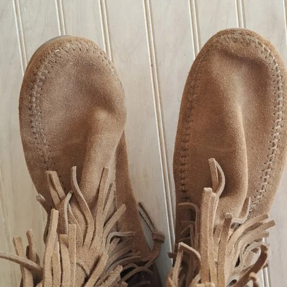 Minnetonka Moccasin Suede Leather Fringe Slouchy Tall Hight Boots.
