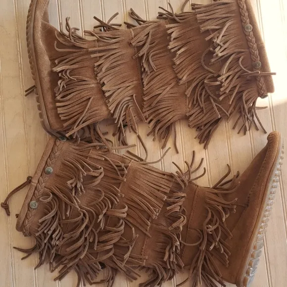 Minnetonka Moccasin Suede Leather Fringe Slouchy Tall Hight Boots.