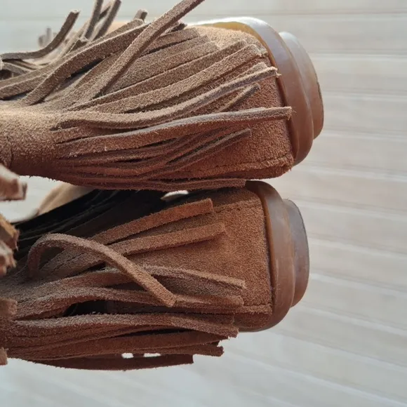 Minnetonka Moccasin Suede Leather Fringe Slouchy Tall Hight Boots.
