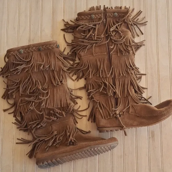 Minnetonka Moccasin Suede Leather Fringe Slouchy Tall Hight Boots.