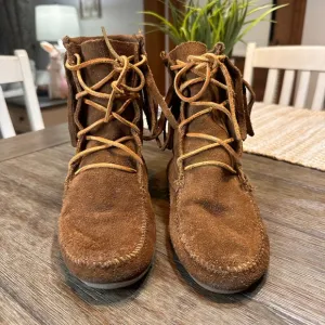 Minnetonka Tramper Suede Moccasin Boots Fringe Lace Up Booties Boho Brown 7