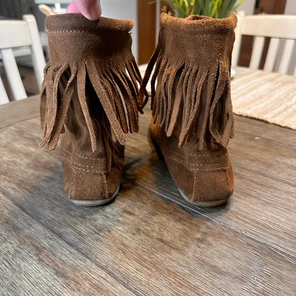 Minnetonka Tramper Suede Moccasin Boots Fringe Lace Up Booties Boho Brown 7