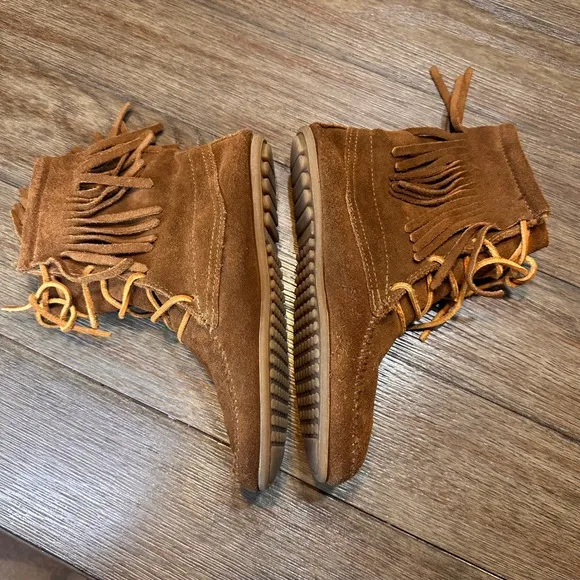 Minnetonka Tramper Suede Moccasin Boots Fringe Lace Up Booties Boho Brown 7