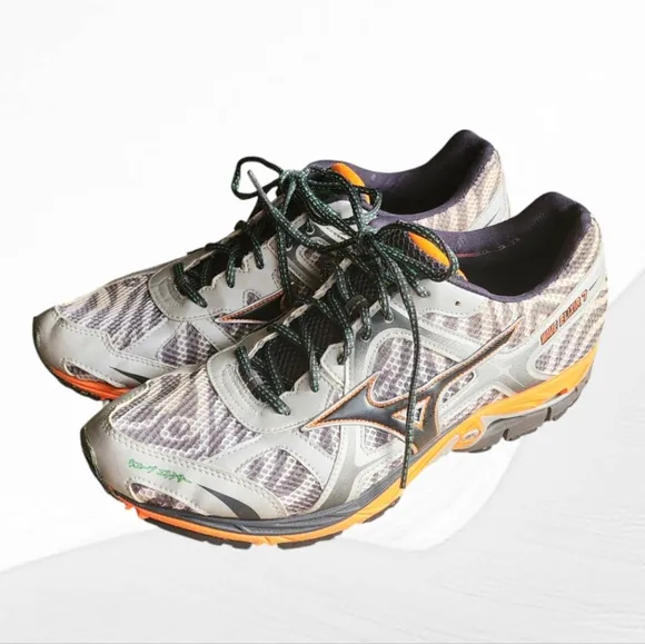 Mizuno Men's Wave Elixir 7 Running Sneakers Size 12.5