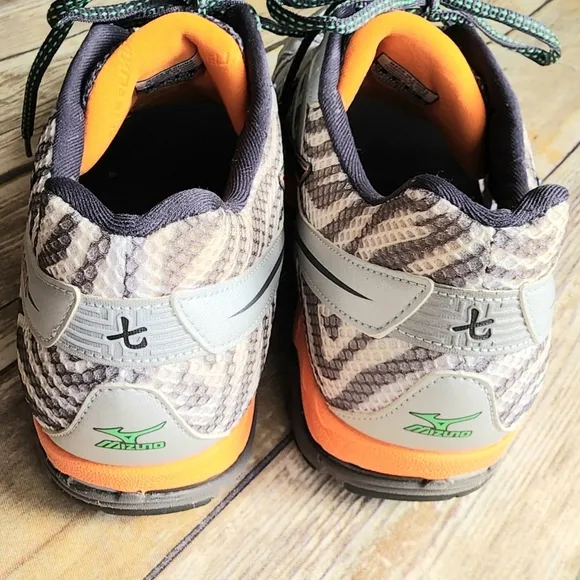 Mizuno Men's Wave Elixir 7 Running Sneakers Size 12.5