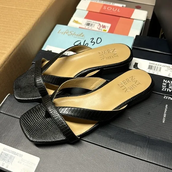 Naturalizer Precious Womens Faux Leather Thong Slide Sandals