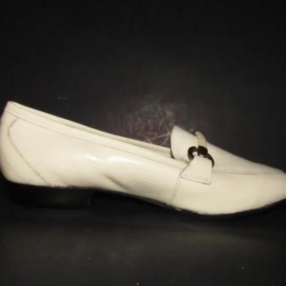 Naturalizer White Patent Loafers Bamboo Horse-bit