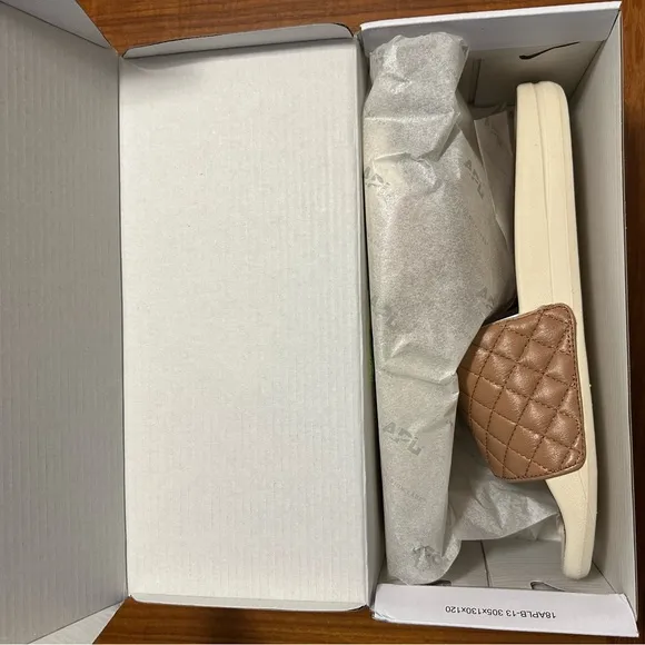 NEW APL Men’s Lusso Quilted Leather Tan Slide Sandals Sz.10 women’s 11.5