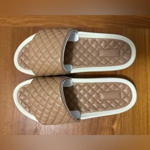 NEW APL Men’s Lusso Quilted Leather Tan Slide Sandals Sz.10 women’s 11.5