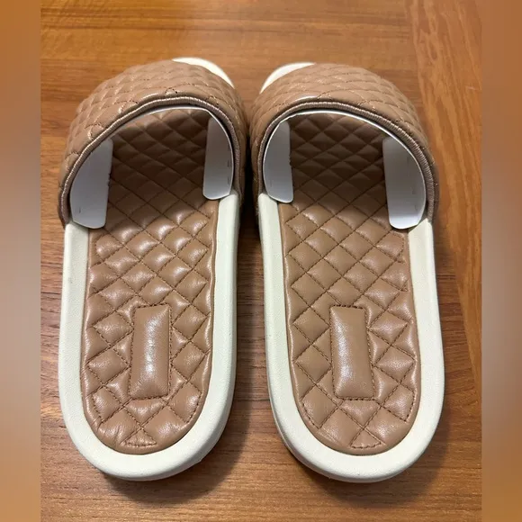 NEW APL Men’s Lusso Quilted Leather Tan Slide Sandals Sz.10 women’s 11.5
