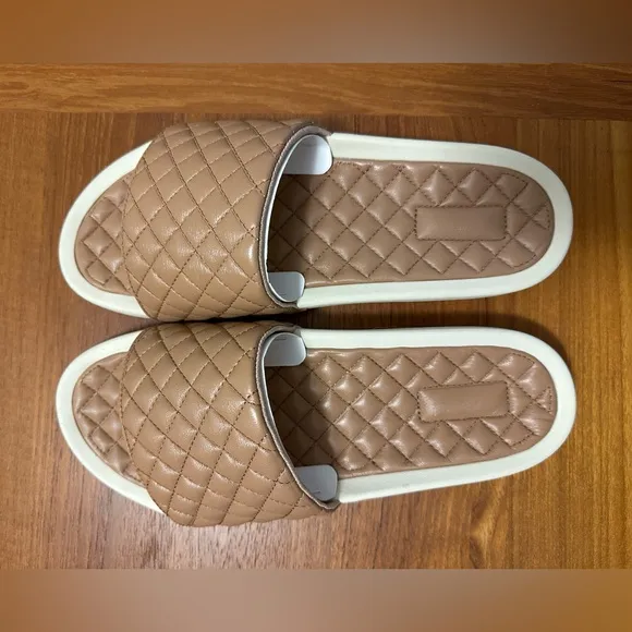 NEW APL Men’s Lusso Quilted Leather Tan Slide Sandals Sz.10 women’s 11.5
