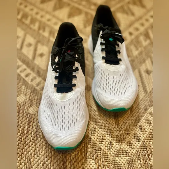 New Balance FuelCell Vizio Pro Run Sneakers | 2022 | Like New | Size 11 | Retro