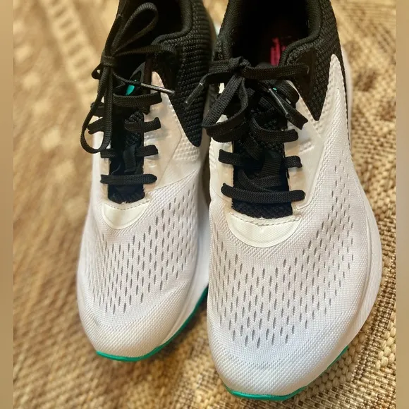 New Balance FuelCell Vizio Pro Run Sneakers | 2022 | Like New | Size 11 | Retro