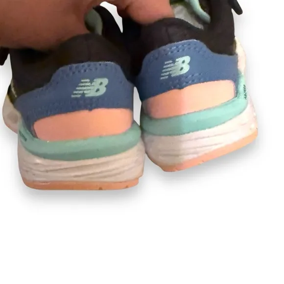 New Balance Kids' 680 V6 Hook‎ and Loop Running Shoe Sneakers Sz 1 NEW