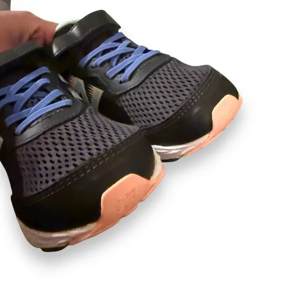 New Balance Kids' 680 V6 Hook and Loop Running Shoe Sneakers‎ Sz 1 Wide NEW