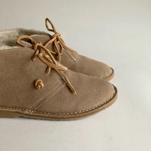 New Beek Cream Suede Sheepskin Leather Low Top Lace Up Boots size 8
