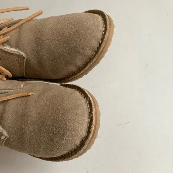New Beek Cream Suede Sheepskin Leather Low Top Lace Up Boots size 8