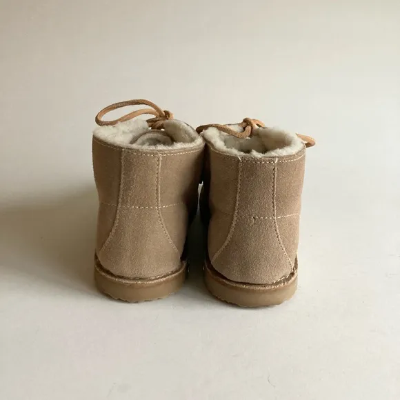 New Beek Cream Suede Sheepskin Leather Low Top Lace Up Boots size 8
