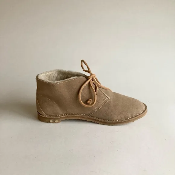 New Beek Cream Suede Sheepskin Leather Low Top Lace Up Boots size 8