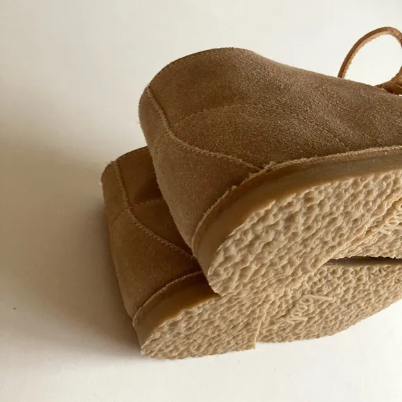 New Beek Cream Suede Sheepskin Leather Low Top Lace Up Boots size 8