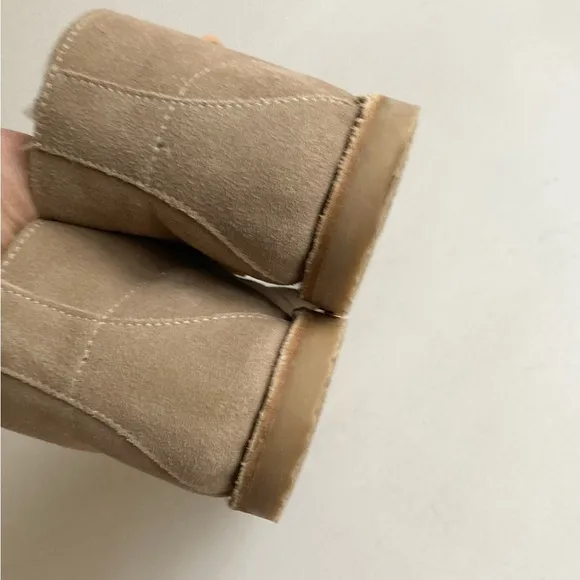 New Beek Cream Suede Sheepskin Leather Low Top Lace Up Boots size 8