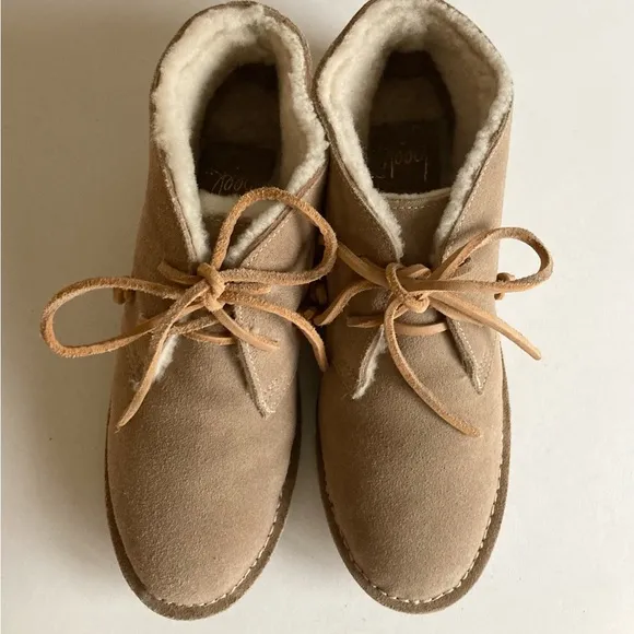 New Beek Cream Suede Sheepskin Leather Low Top Lace Up Boots size 8