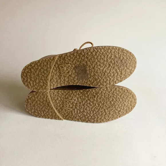 New Beek Cream Suede Sheepskin Leather Low Top Lace Up Boots size 8