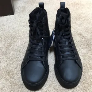 New! Bershka men’s 9, lined high top sneakers.