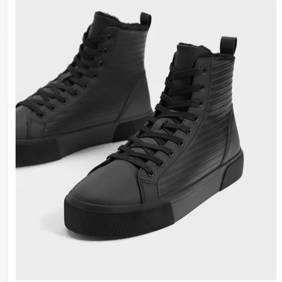 New! Bershka men’s 9, lined high top sneakers.