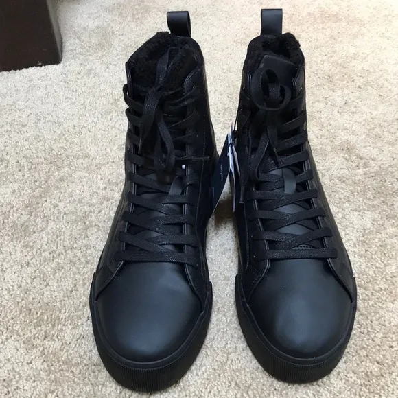 New! Bershka men’s 9, lined high top sneakers.