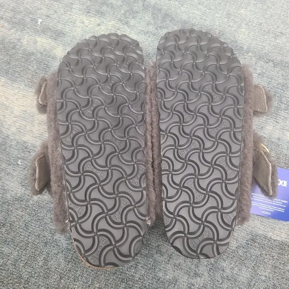 New BirkenstockWomen's Arizona Big Buckle Teddy Shearling Slide Sandals