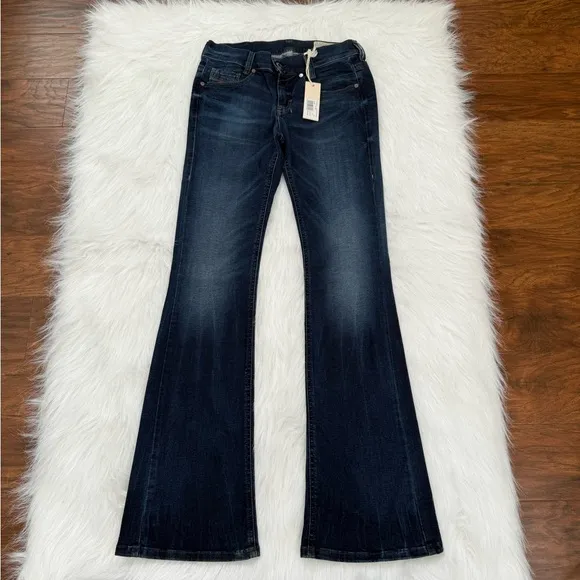 New Diesel Womens Boot Cut blue Jeans Classic Style.      Size 24x30