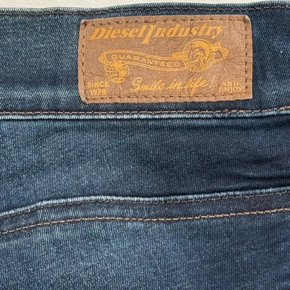 New Diesel Womens Boot Cut blue Jeans Classic Style.      Size 24x30
