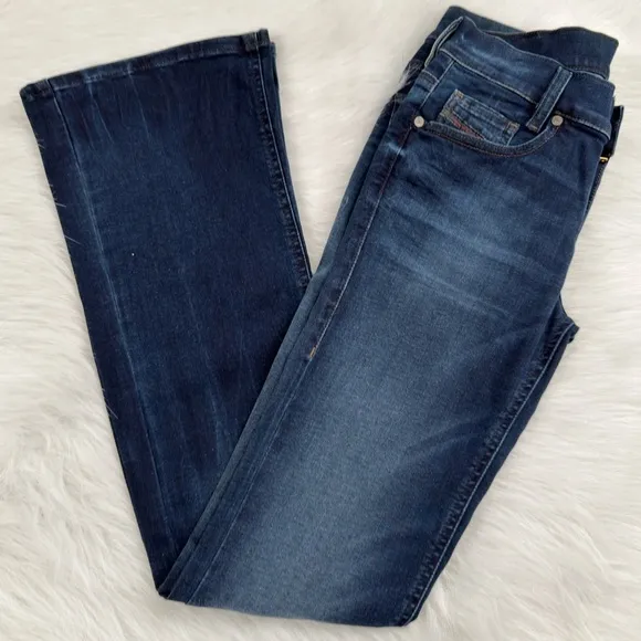 New Diesel Womens Boot Cut blue Jeans Classic Style.      Size 24x30