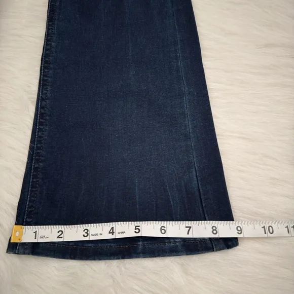 New Diesel Womens Boot Cut blue Jeans Classic Style.      Size 24x30