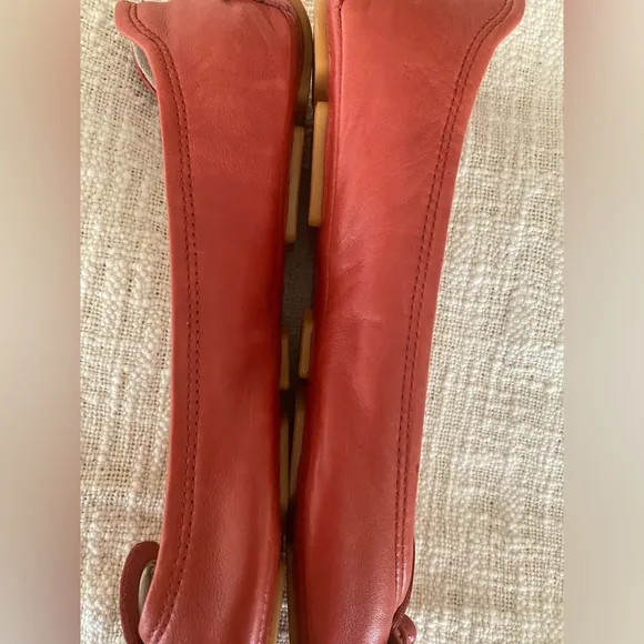 New! Elie Tahari Leather ballet flat with Embellished toe cap Coral size 38.5