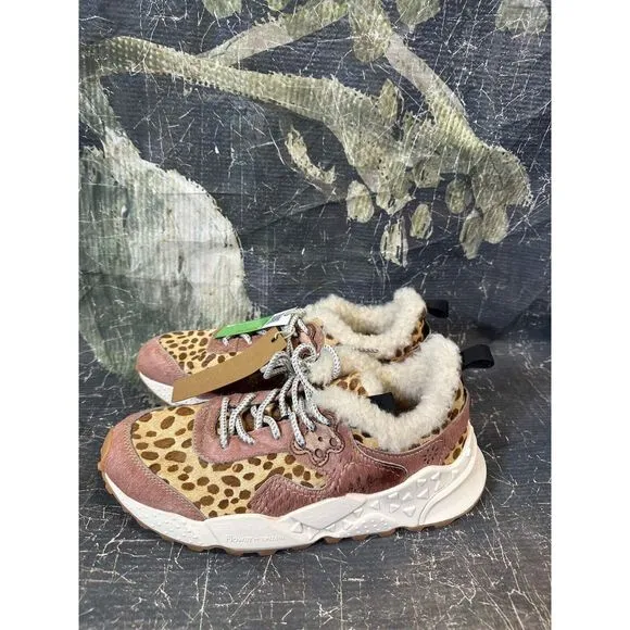 NEW FLOWER MOUNTAIN  Sneakers Sz Us 7.5