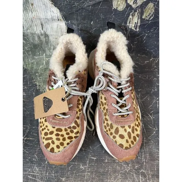 NEW FLOWER MOUNTAIN  Sneakers Sz Us 7.5