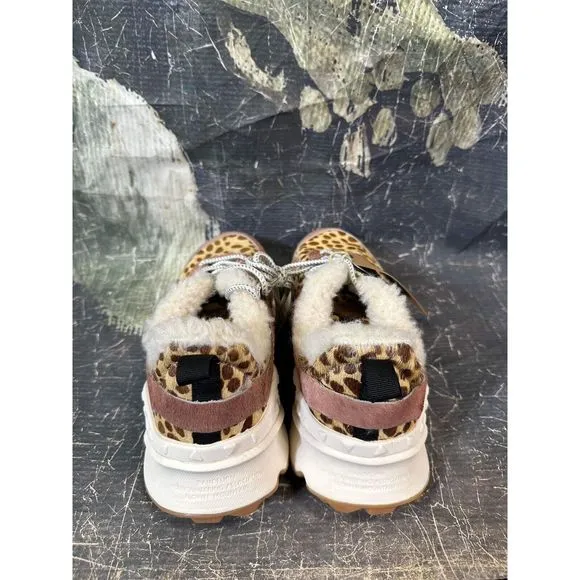 NEW FLOWER MOUNTAIN  Sneakers Sz Us 7.5