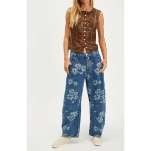 NEW FREE PEOPLE good luck printed barrel jeans in laser daisy