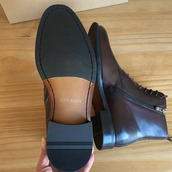 NEW in Box! Steve Madden Yenith Brown Leather Lace Up Boots
