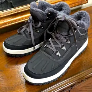 New Men’s Weatherproof lace up sneaker boots with suede leather.  Size 8. Grey.