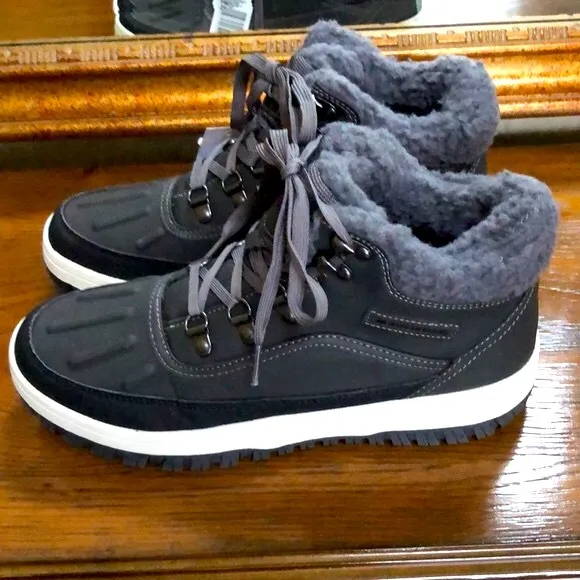 New Men’s Weatherproof lace up sneaker boots with suede leather.  Size 8. Grey.